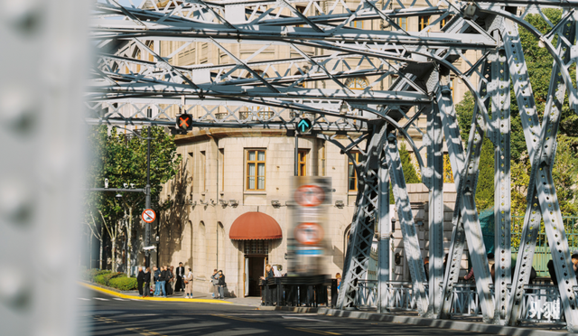 这里，是与世界同频的远见