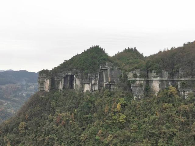 遵义绥阳：深山秘景“崖上秋歌”