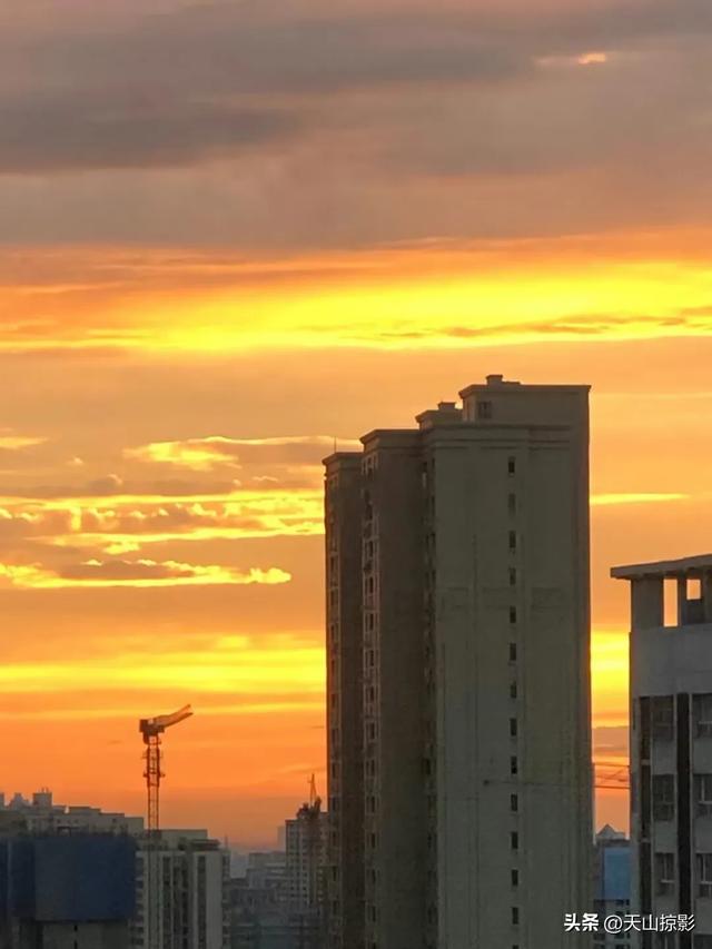昨晚，乌鲁木齐晚霞满天