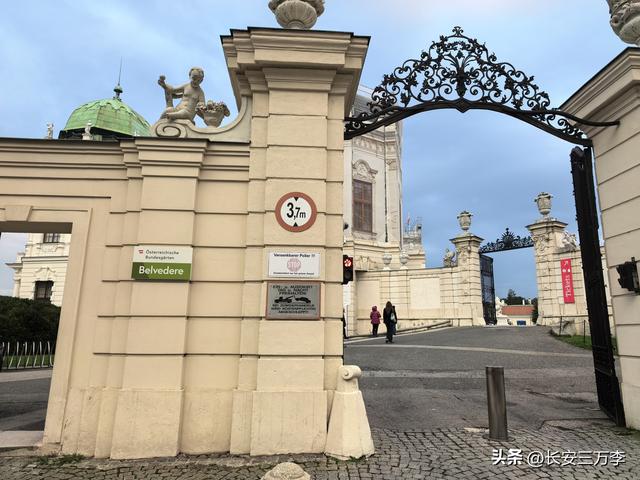 欧洲行第7天：参观世界文化遗产梅尔克修道院，逛维也纳和美景宫