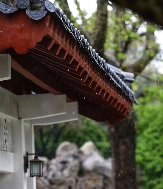 一场秋雨一场凉，秋天下雨朋友圈文案，这样发，超有感觉！