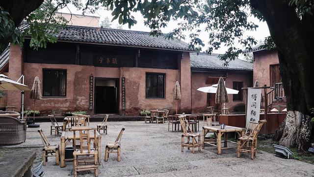 西昌明代古村，茶马古道上的驿站，大石板盖房子，家家都是大别墅