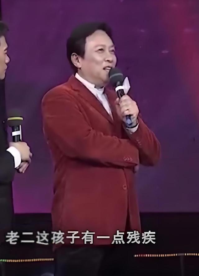 唐国强的“糟心事”：两个儿子都是残疾，难怪他73岁也不敢退休！