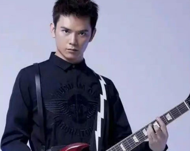 章子怡也没想到，离婚刚两年的54岁汪峰	，竟走上了另一条上坡路