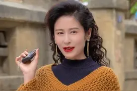 《六姊妹》成照妖镜，颖儿嘴歪明显，邬君梅满脸皱纹，她丑的突出图片