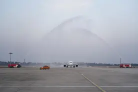 三峡机场正式开通直飞香港航线图片