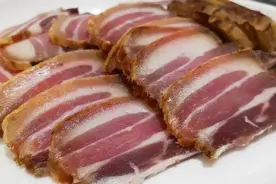 腌腊肉时，10斤肉放多少盐？牢记比例，咸香可口，放1年都不臭！图片