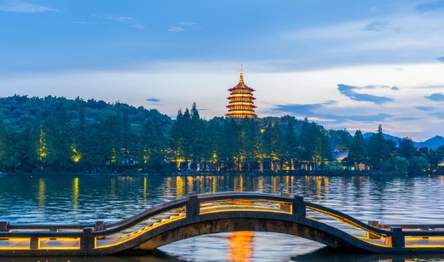 景区扔了8亿门票钱？这波“赔本买卖”藏着真套路