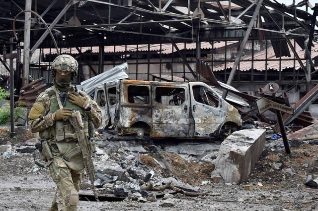 报复来得太快！俄军中将被斩首后，普京下令复仇，乌多地陷入火海