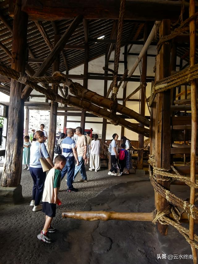 一天收入500多两银子，世界第一口1000米的深井，现还在产手工盐