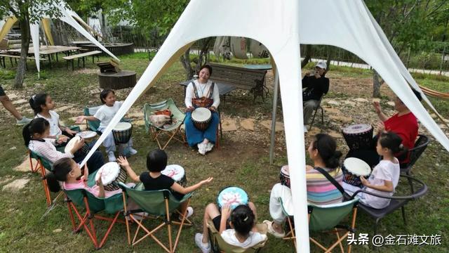 长假前两天，金石滩各景点活动多人气旺