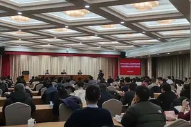 2024年上海要确保全年新增就业岗位55万个以上 本市召开2024年人社工作会议暨重点企业用工保障会议图片