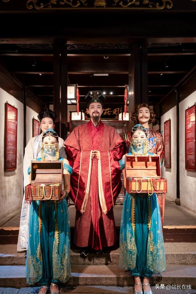张厅拜堂、沈厅沾财！周庄夜“戏”出旅游新体验