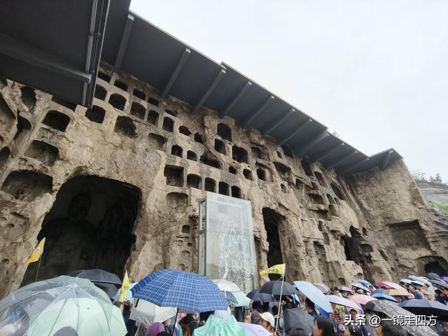 雨中游览“中国三大佛教石窟艺术宝库”之一的洛阳龙门石窟（上）