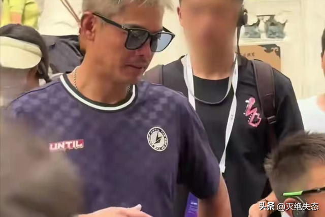 41岁的林丹也没想到，自己败光的体面，如今被9岁的儿子挣了回来