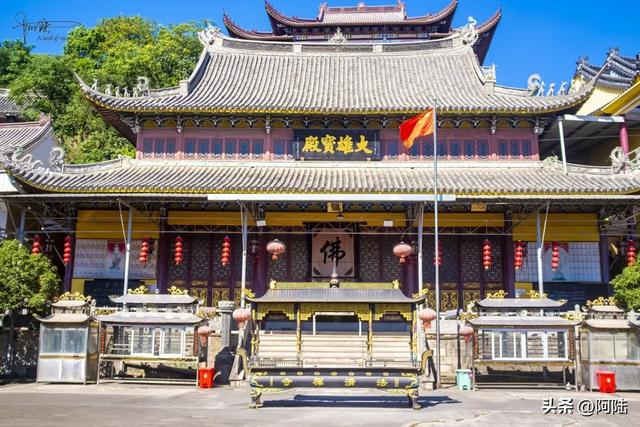 被一个沙石场和六个码头包围的法济禅寺，竟然内含关帝庙和小普陀