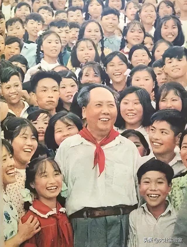 毛主席的机要秘书谢静宜有多美？长相甜美可爱	，当过北京市委书记