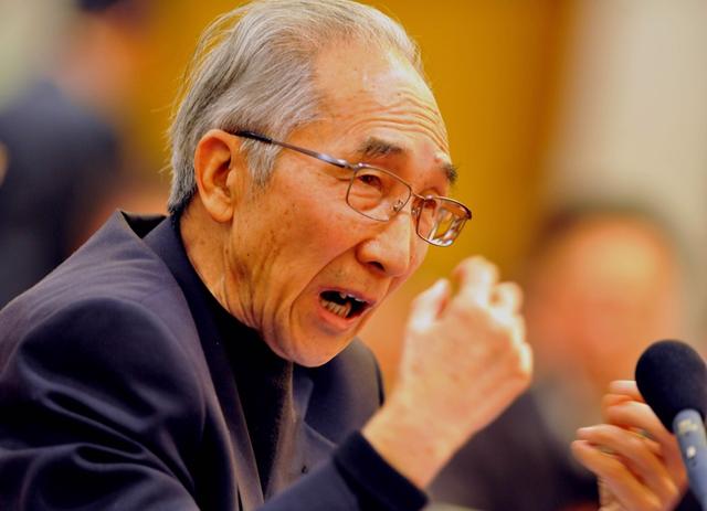 91岁泰斗再婚，44岁年龄差被嘲“爷孙恋”，妻子年轻貌美