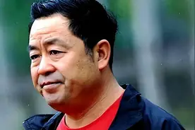 把队员打到骨裂、养狼狗防偷跑、私吞百万奖金，黑心教练终遭报应图片