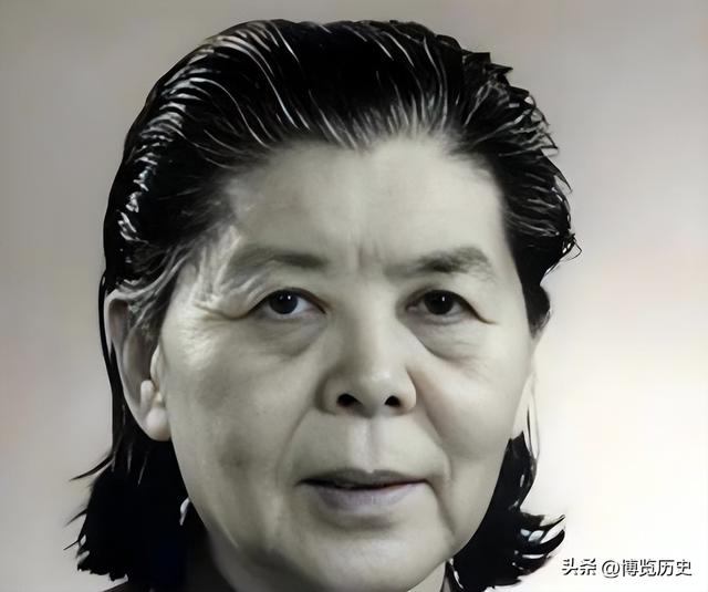 79岁的杨得志上将，迎娶小24岁的娇妻，新婚夜新娘子难以入睡