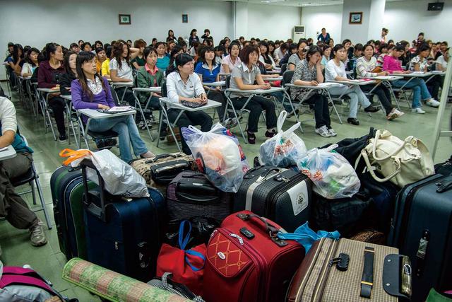 30年打工路、150万张照片，占有兵用镜头为底层打工人“立传”！