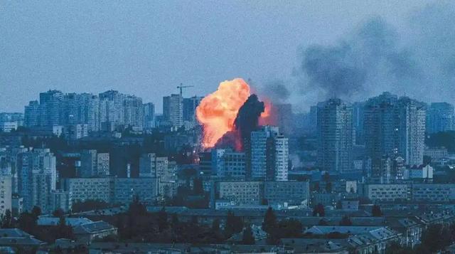 98架无人机袭俄10州!莫斯科近郊停电,乌军还炸瘫俄军燃料命脉