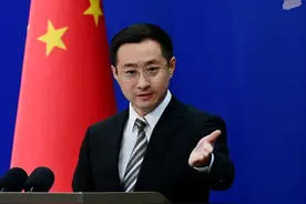 中国海警船对菲方船只发射水炮，外交部回应：中方措施合理合法、专业克制图片
