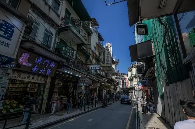 大三巴牌坊没说话，18年了，澳门怎么把老城区过成“活遗产”？