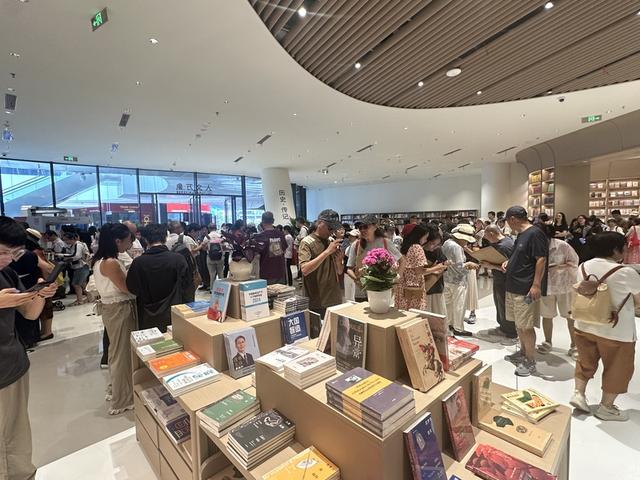 多图直击湾区之眼开业首日：新型阅读空间最热，随处遇见惊喜