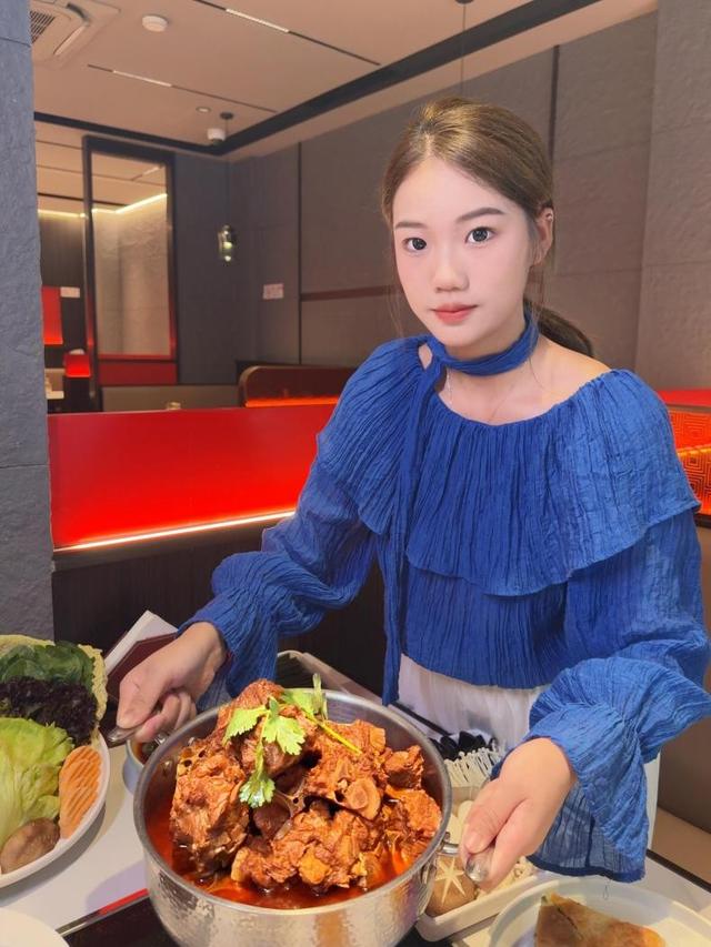 北京旅游避坑指南｜年轻人排队也要吃的蝎王府，这口羊蝎子YYDS！