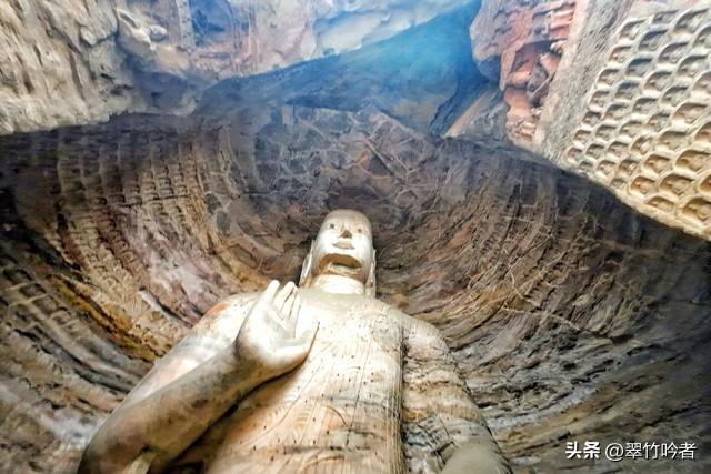 祁连山峡谷深处藏着一座石佛寺，内无金身佛像却嵌于山壁之上千年