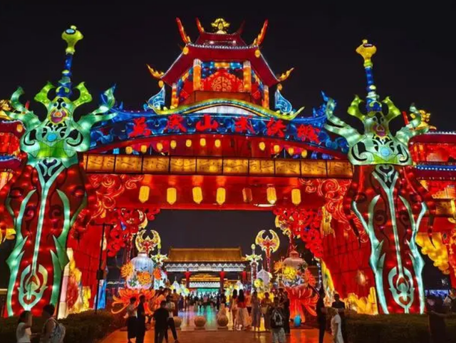 主题乐园国庆遇冷：曾排队3小时，如今门票卖不动