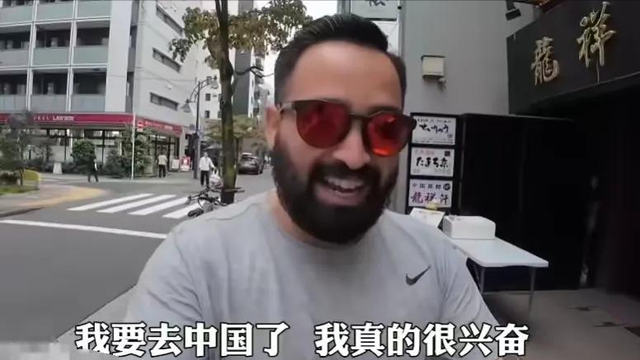 美国博主第一次来中国旅游，一天后直言：中国到处充满“危险”
