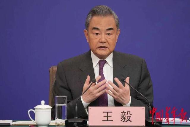 中方高层现身泰国，对把佩通坦拉下台的洪森，隔空发出警告