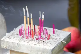 烧香时，3根，6根，9根，分别代表什么？遇到“断头香”怎么办？图片