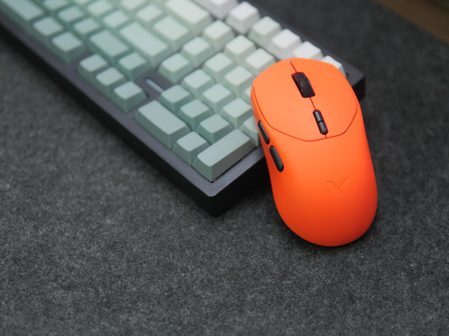 无线黑魔法加持，全能游戏鼠标雷柏VT1系列2代使用体验