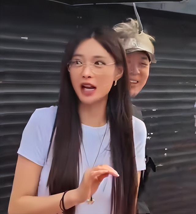 37岁杜海涛现身韩国，脸垮秃顶老到认不出，和沈梦辰秀恩爱超抢镜
