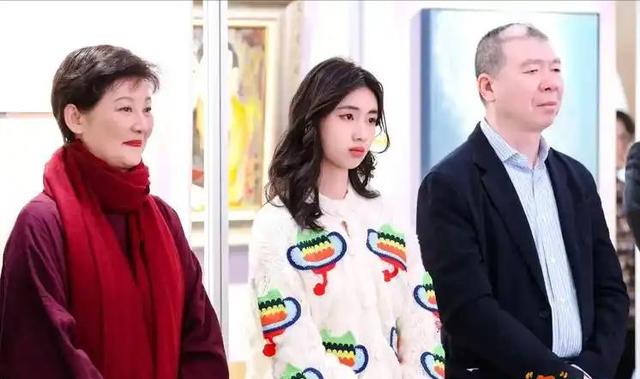 徐帆回应离婚五个月后	，冯小刚再惹争议，养女徐朵竟成了导火索