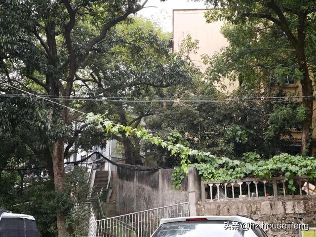 隧道穿楼，杭州这个老小区成“奇景”！