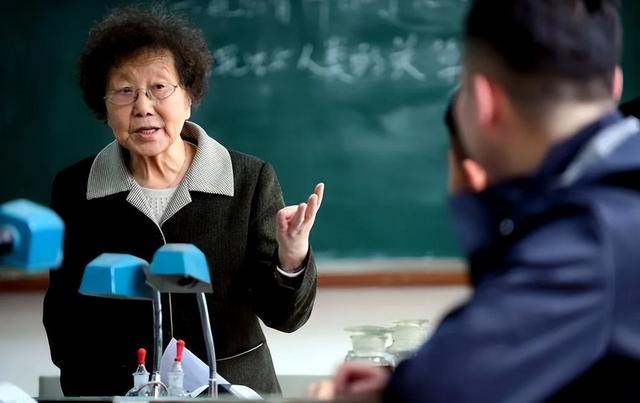 这4大岗位将被移出事业编，“铁饭碗”成合同工？