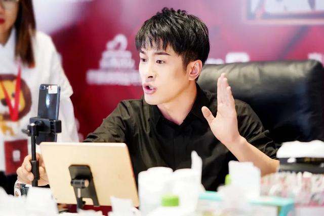 超级主播集体出海，三只羊搞笑再成功，李佳琦折戟印尼
