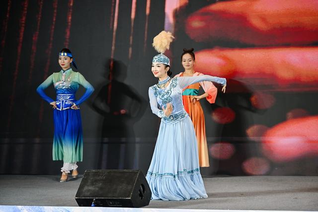 “魅力伊宁·和美杏乡”2025伊宁县文旅推介会在成都成功举办