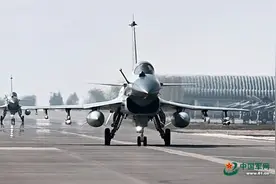 新春走军营丨空军航空兵某旅：红蓝对抗 火力全开 实战实训迎新春图片