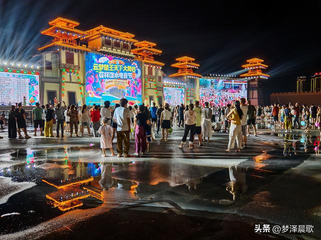 湖北：云梦举办首届花样泼水电音节