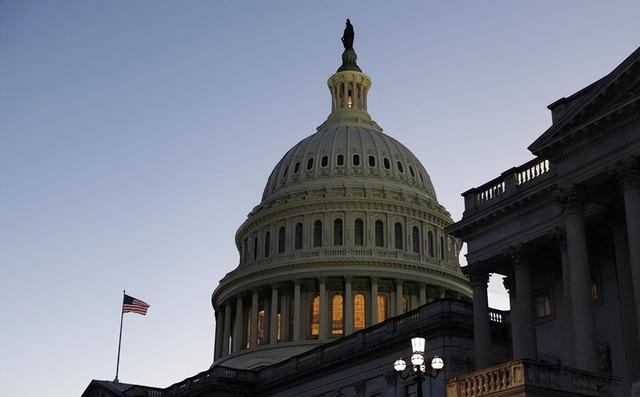 中国不给稀土，美议员连出3招：再不拿来	，就不让中国航班落地