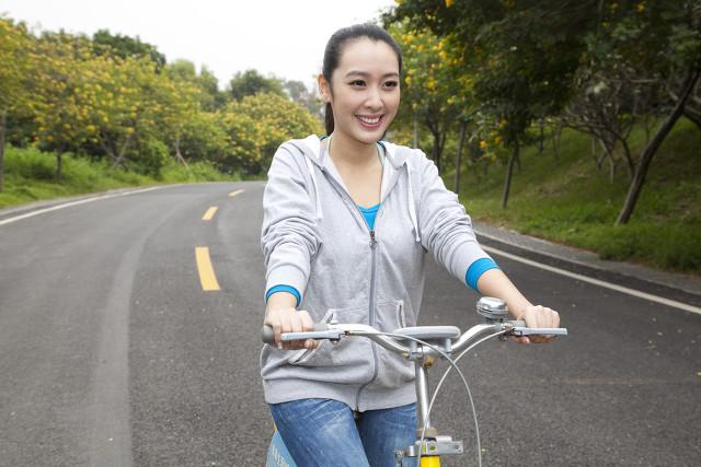 70岁“少女”的骑行日记：女儿离婚后，我带着她去看世界