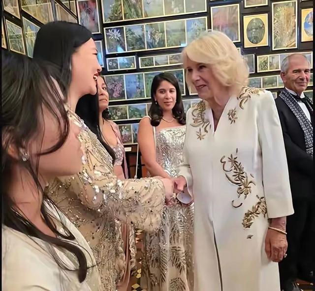 税务问题被曝不到1天，李湘再迎3大噩耗，“底裤”被扒的干干净净