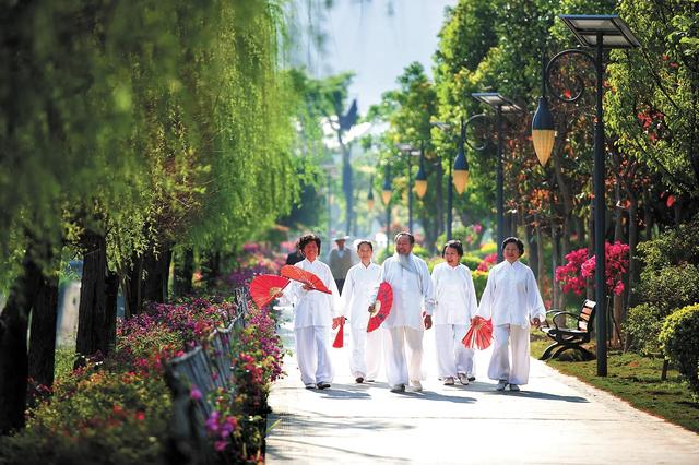银发旅游消费升级！老年人放弃低价团改住五星酒店，消费观转变