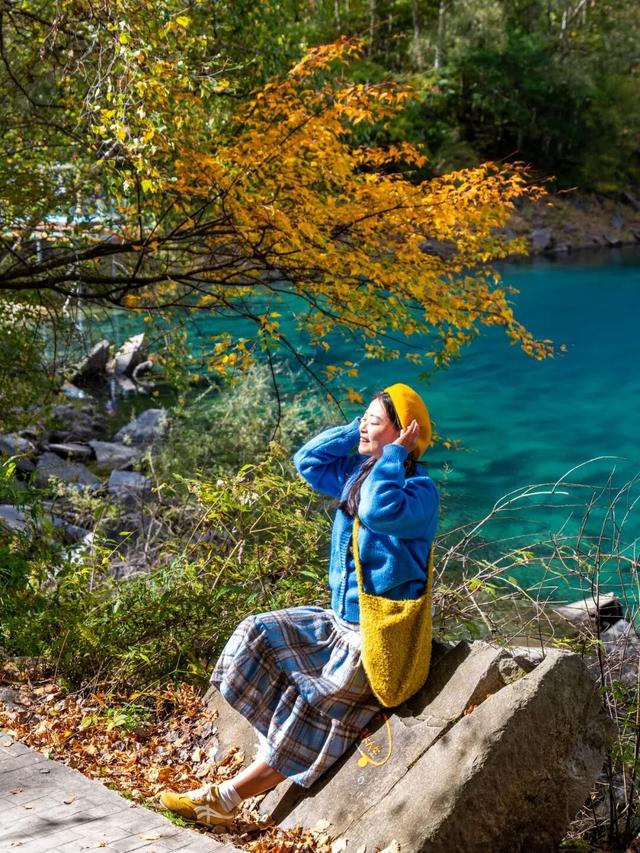 闯入秋日油画！松坪沟彩林巅峰绽放，泡私汤温泉，看千年非遗打铁花！