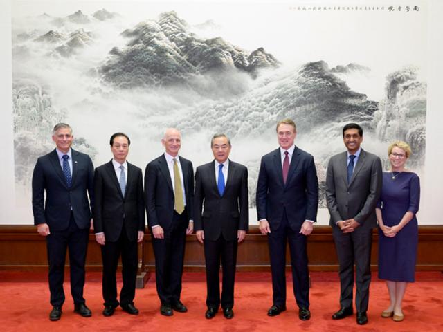 中美在北京会谈，王毅打出明牌，美大使提前放风，中美将签大订单